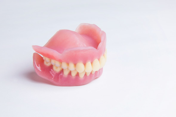 食べる喜びを取り戻すための入れ歯治療